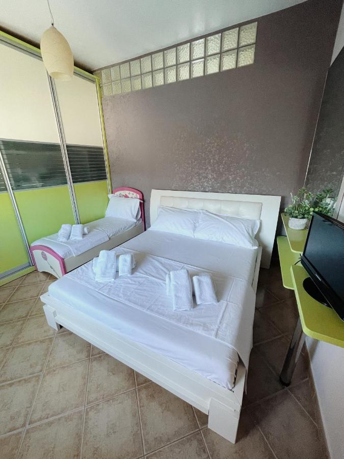 Sunkissed Centre Apartment Влёра Экстерьер фото