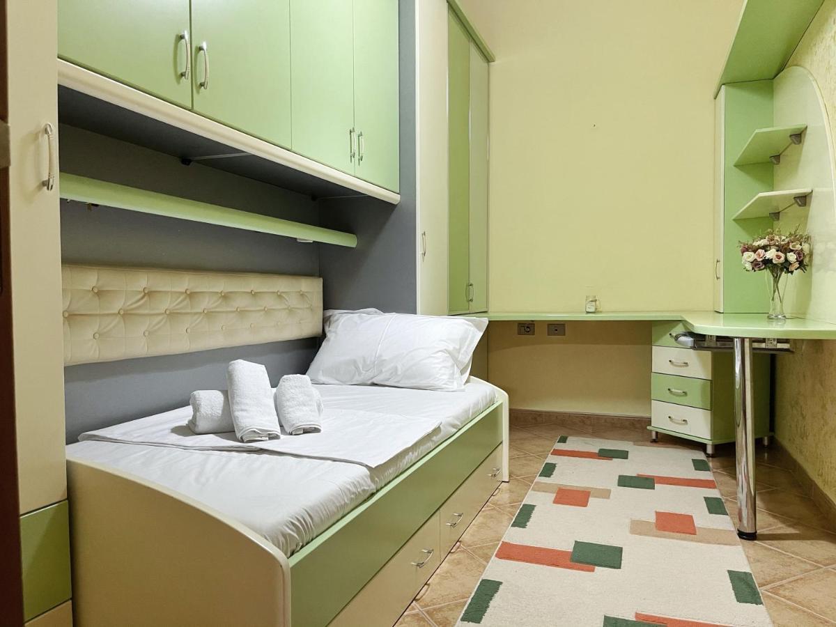 Sunkissed Centre Apartment Влёра Экстерьер фото