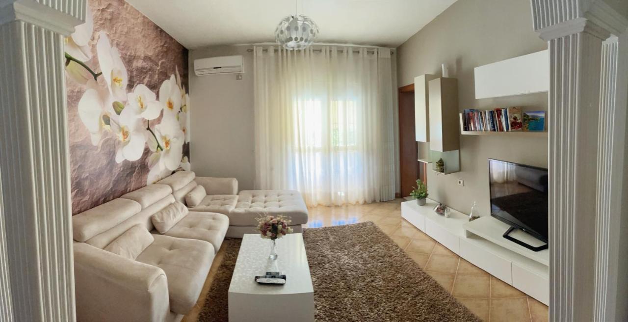 Sunkissed Centre Apartment Влёра Экстерьер фото