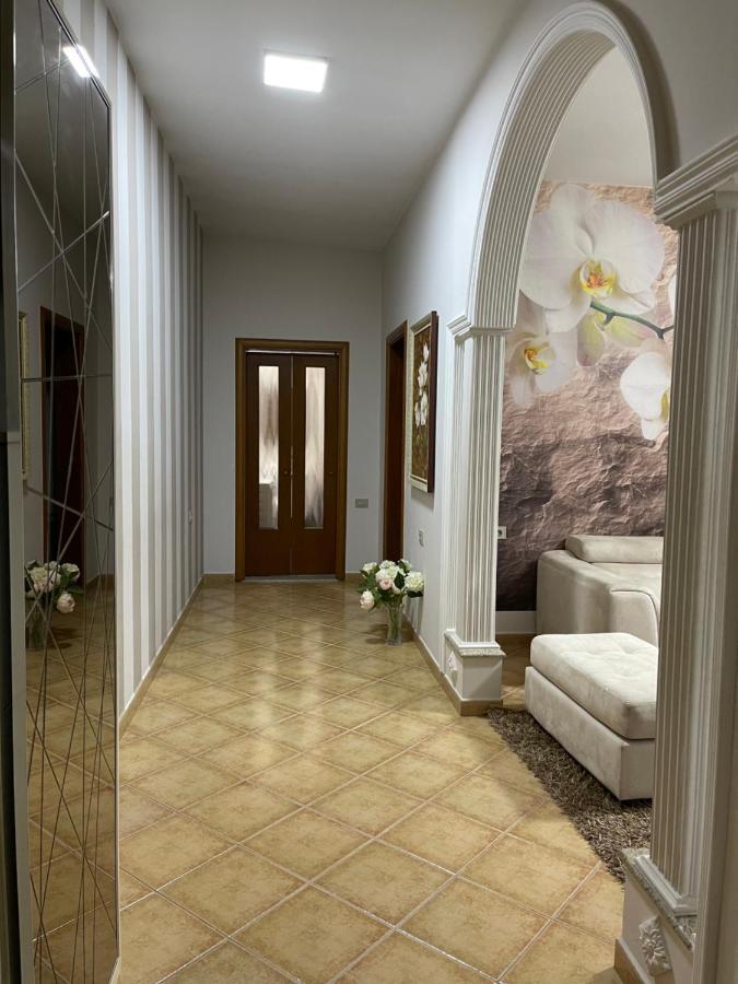 Sunkissed Centre Apartment Влёра Экстерьер фото