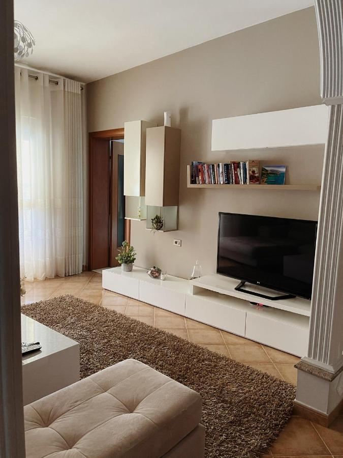 Sunkissed Centre Apartment Влёра Экстерьер фото