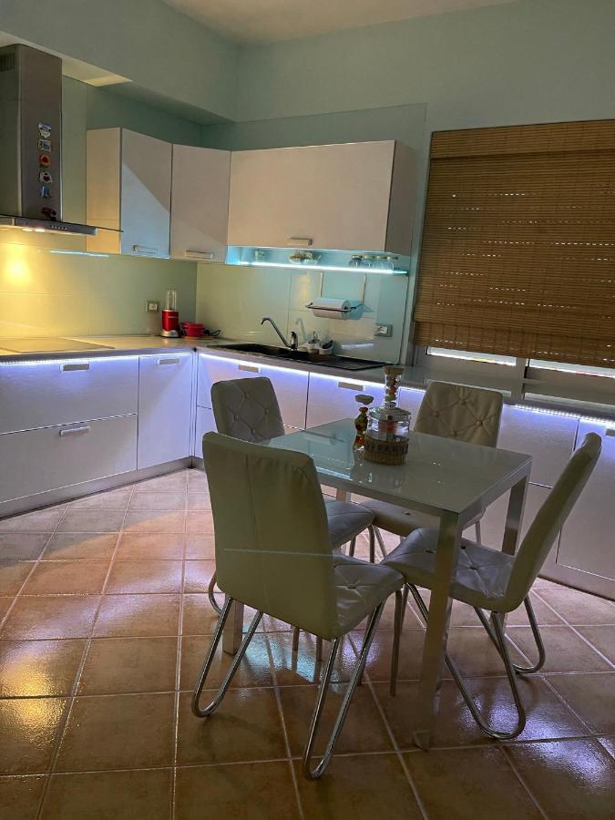 Sunkissed Centre Apartment Влёра Экстерьер фото