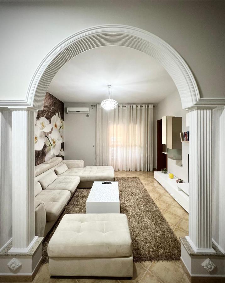 Sunkissed Centre Apartment Влёра Экстерьер фото