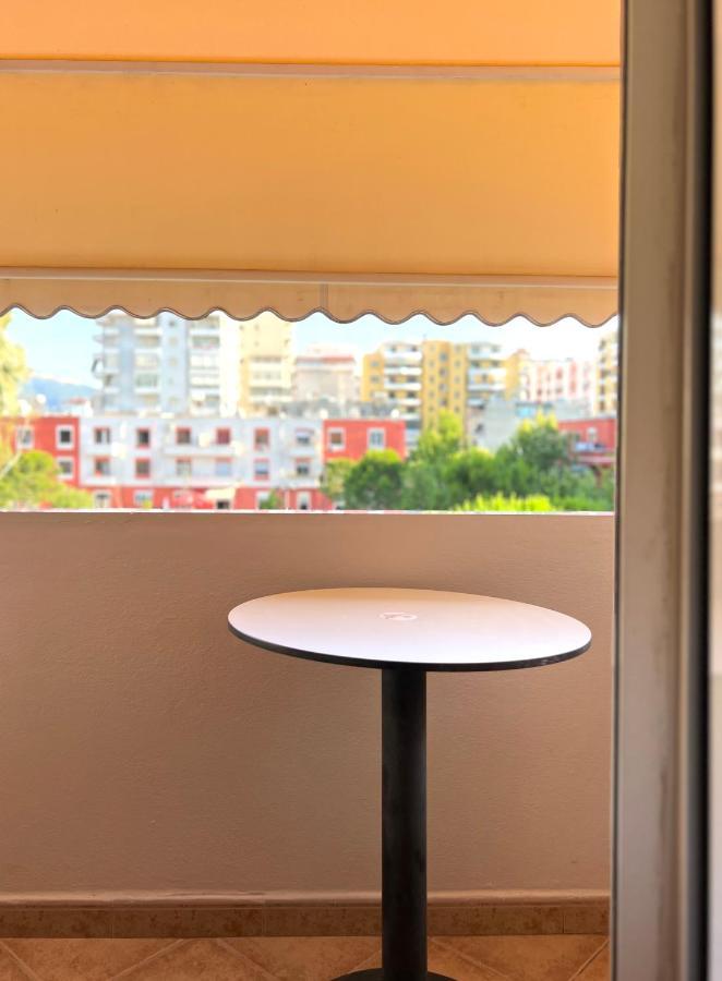 Sunkissed Centre Apartment Влёра Экстерьер фото