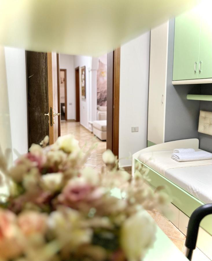 Sunkissed Centre Apartment Влёра Экстерьер фото