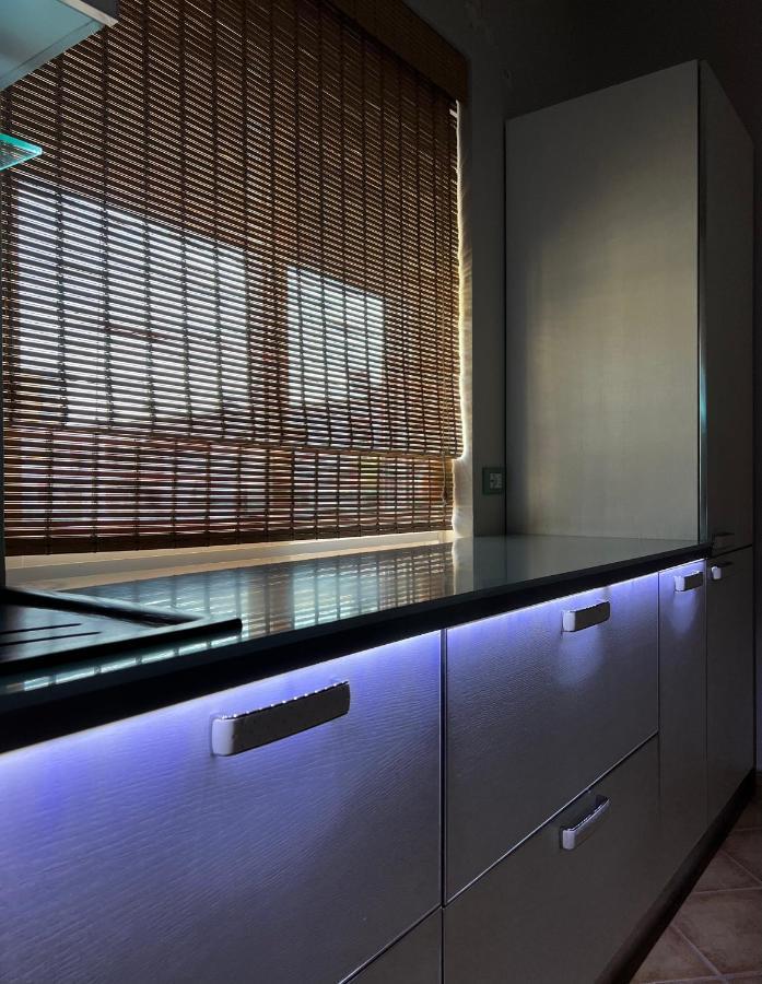 Sunkissed Centre Apartment Влёра Экстерьер фото