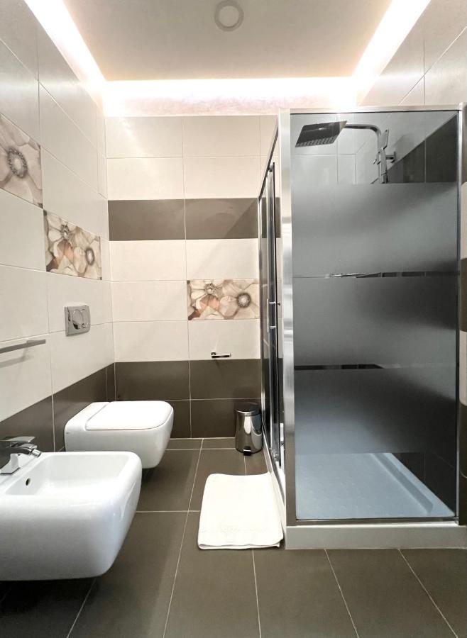 Sunkissed Centre Apartment Влёра Экстерьер фото