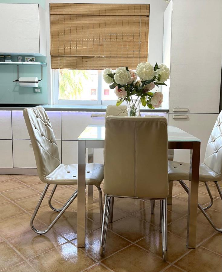 Sunkissed Centre Apartment Влёра Экстерьер фото