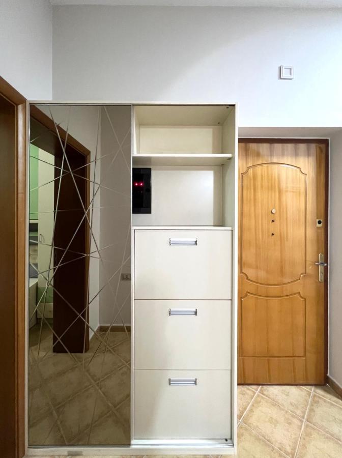 Sunkissed Centre Apartment Влёра Экстерьер фото