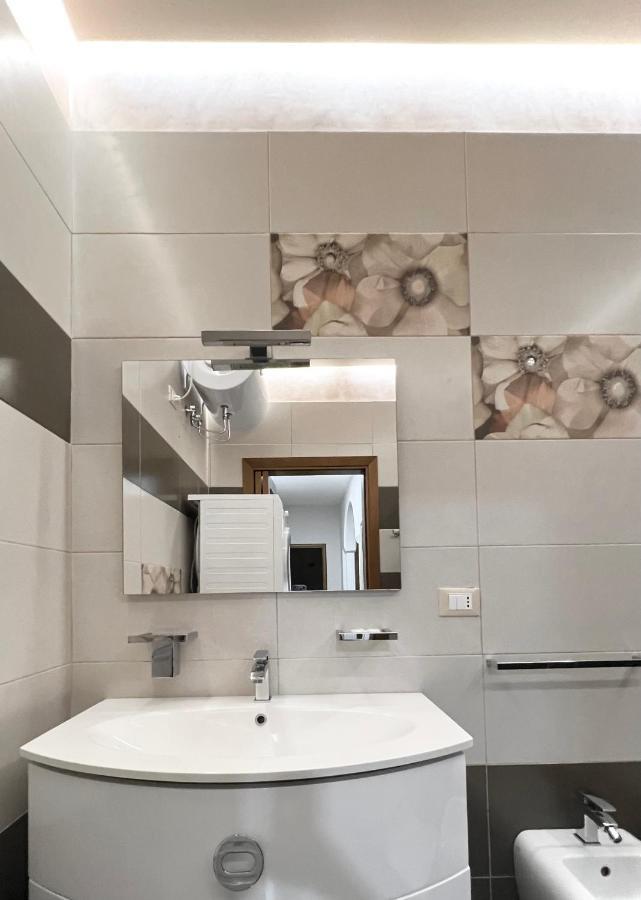 Sunkissed Centre Apartment Влёра Экстерьер фото